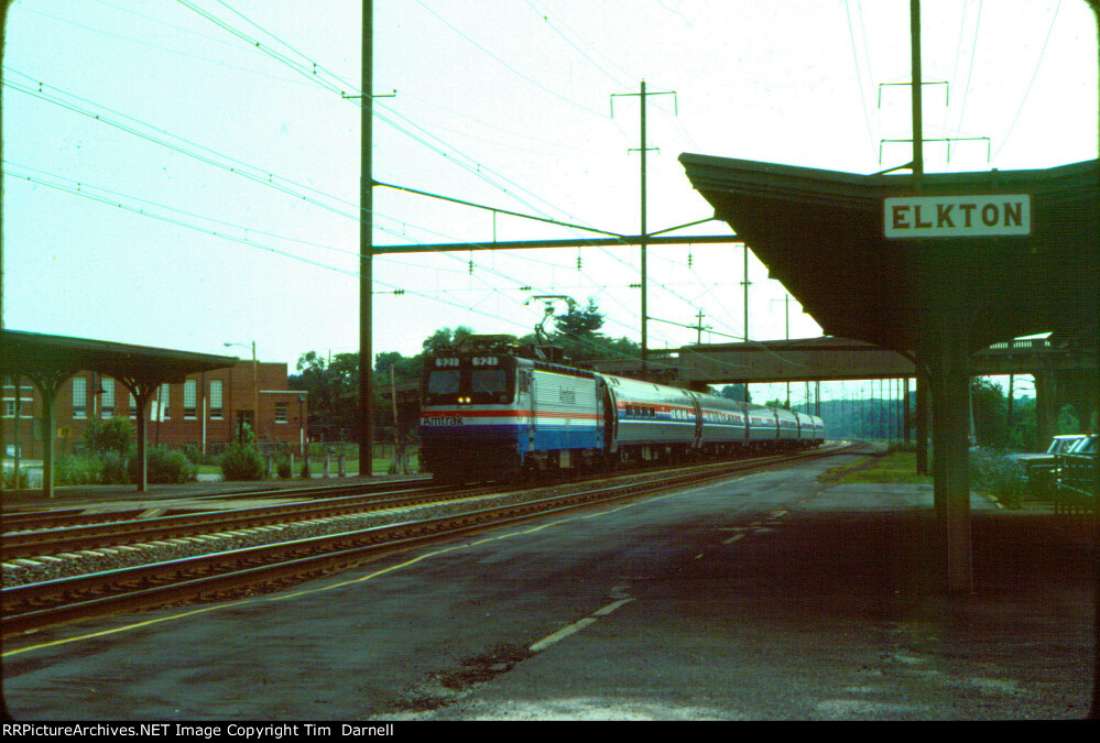 AMTK 921 on train 281 (Metroliner)